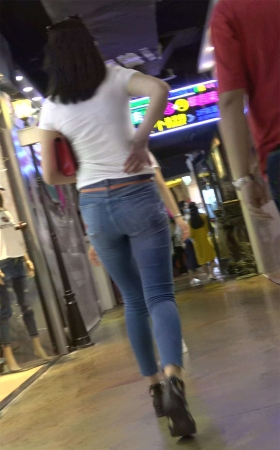 超紧蓝牛白T恤诱惑身材美女