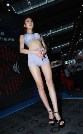 视觉冲击街拍作品 - 性感蕾丝的内衣模特
