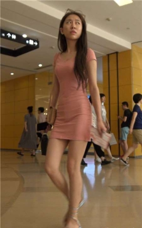 4K - 超级性感粉色包臀裙街拍苗条身材美女第二集[824 MB]