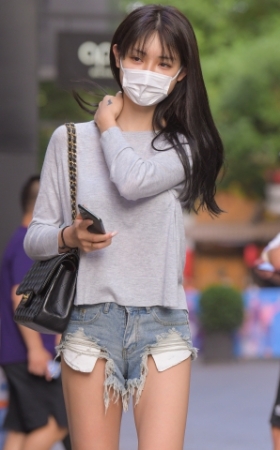 漂亮热裤女孩