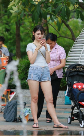 牛仔热裤少妇 [12P]