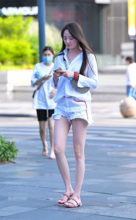 白热裤长腿美女 [15P]