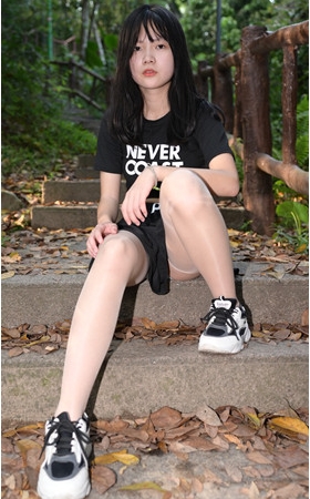 （视频）黑色短裙肉丝小妹