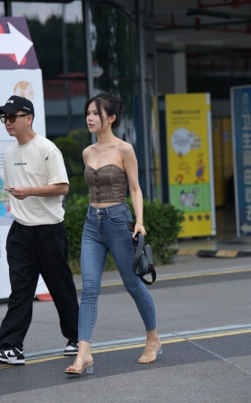 24616-19=73√这样的紧牛美女，不洗我都吃