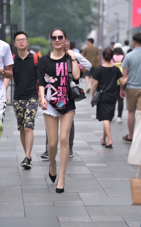 搭讪肉丝大长腿小姐姐