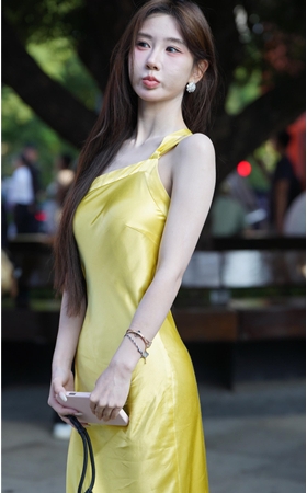 可爱的黄色长裙美女(73P)