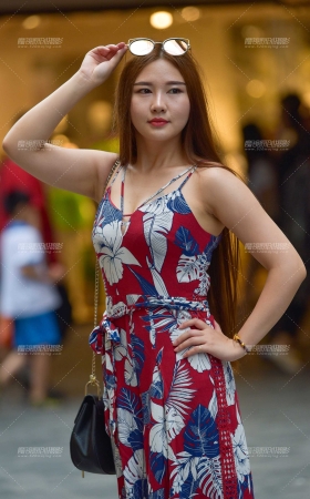丰满圆润的花裙美女 [21P]