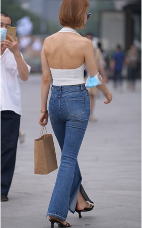 短发牛仔裤小姐姐(100P)