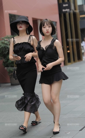 可爱的短裙邻家女孩 [18P]