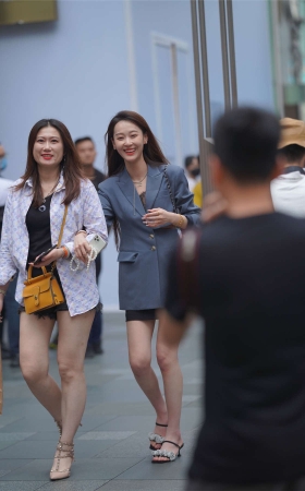 气质长发小姐姐