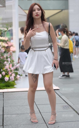 白裙小姐姐 [22P]
