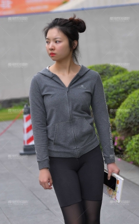似有似无，黑色瑜伽裤美眉 [18P]