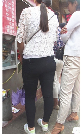黑裤紧身妹子