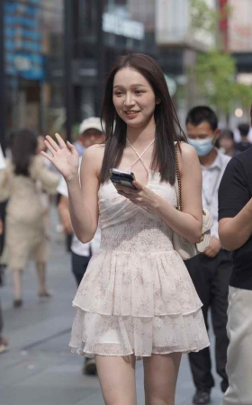清甜可爱碎花纱裙 [70P-739MB]