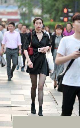 高跟长腿黑丝美女3A3561[317M]
