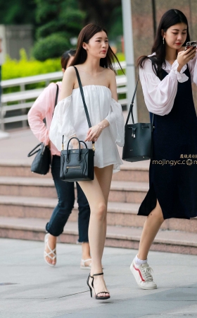 白嫩苗条 [13P]