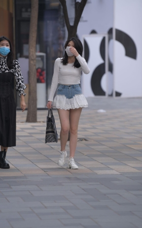 漂亮短裙美女