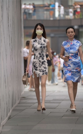 摄神街拍作品 - 你想做她的女婿吗 搭讪美腿小姐姐