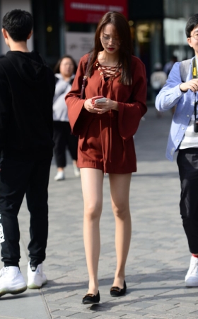 肉丝大长腿美女
