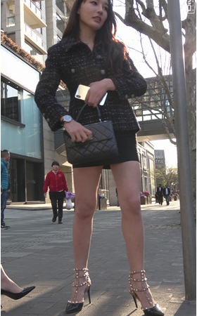 漂亮的黑色包臀裙美女