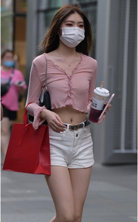 露肚挤的粉衣小姐姐(122P)