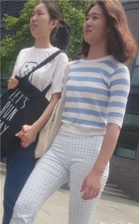 跟拍超级大肉臀美女姐妹逛街 [4.20 GB]