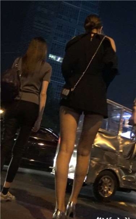 4k超清，苗条身材小短热裤气质美女 [1.87 GB]