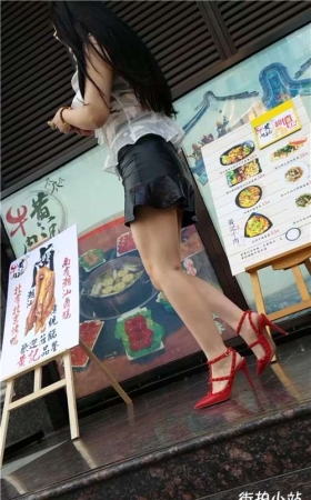 性感身材，短裙，红色高跟美女