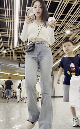 圆润紧牛美女