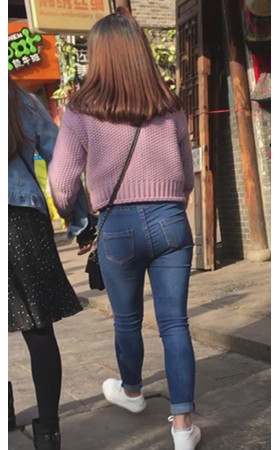 牛仔紧身小妹