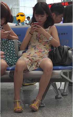 漂亮的花裙美女