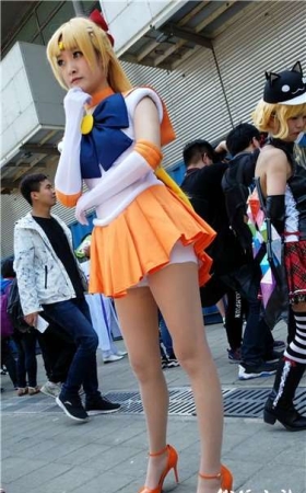 4k超清画质！橙色小短裙扮可爱的cosplay小姐姐