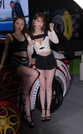 2158-3+106/性感丰满大长腿女模