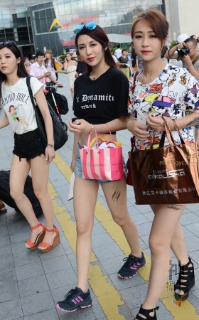 白嫩靓妹（13P） [13P]
