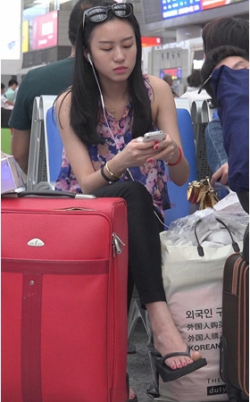 漂亮的黑裤美女