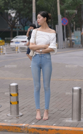 一只麋鹿摄影作品  高挑的紧牛美女 [322P1V-14.1GB]