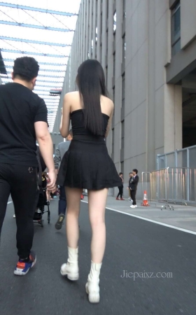 4K - 性感火辣身材美女 [1.76 GB/MP4]