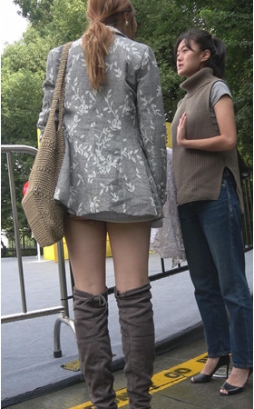 街拍灰色高靴小姐姐