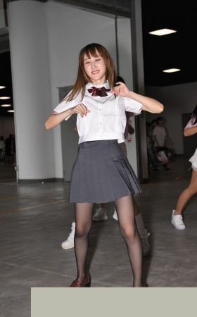 黑丝百褶裙学生妹跳舞3A2514[106M]