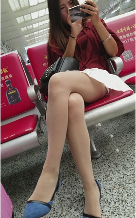 红衣白裙肉丝妹子