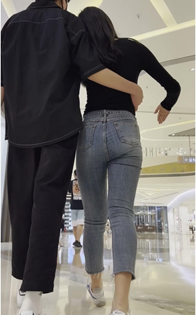 俏皮的牛仔女友