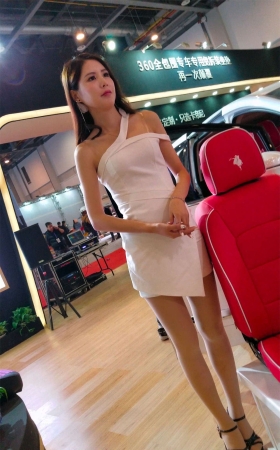 白裙美腿气质甜美麻豆