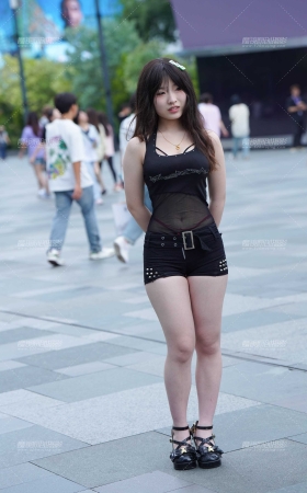 热裤小妹 [14P]