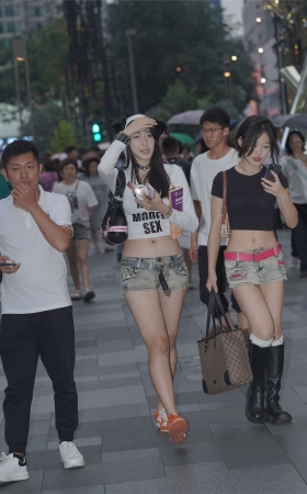 牛仔热裤美女