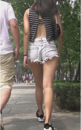 热裤美女