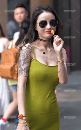 前凸后翘的性感美女 [22P]