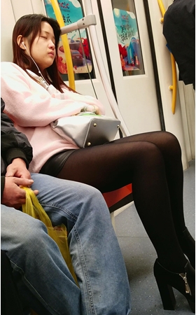 黑丝美腿甜美美眉