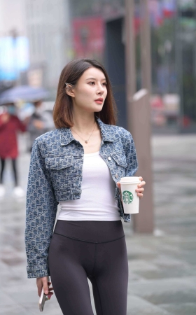 [一始专区] 黑色瑜伽裤美女 【图片➕视频】<font color=red> [10P]</font>