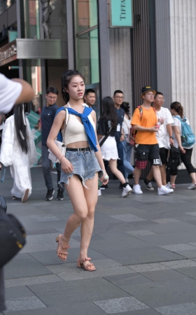 太凉快了吧小姐姐