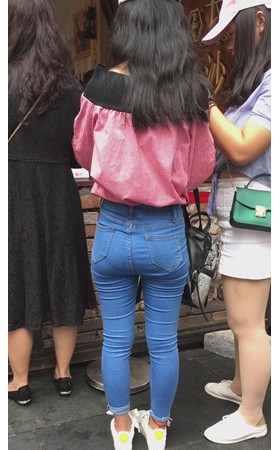 牛仔翘臀小姐姐